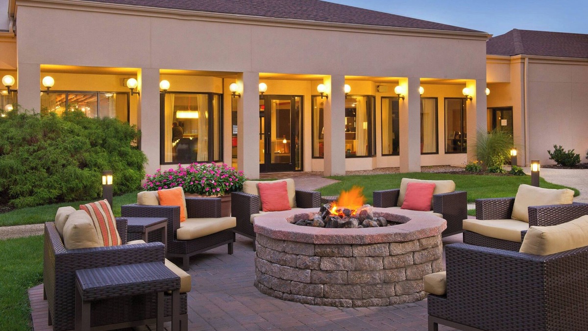 Mount Laurel Hotel | Courtyard by Marriott Mt. Laurel