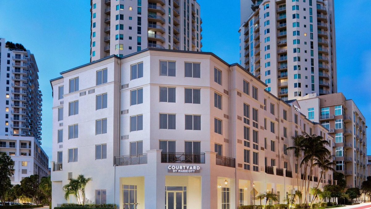 Downtown Hotel | Courtyard by Marriott Miami Dadeland