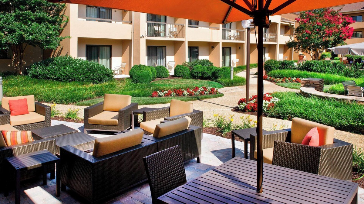 Landover Hotel | Courtyard by Marriott New Carrollton