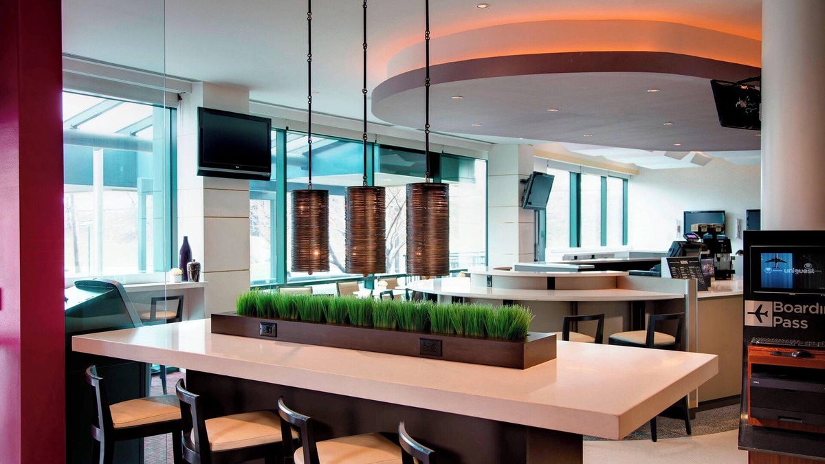 Queens Hotel | Courtyard by Marriott New York JFK Airport