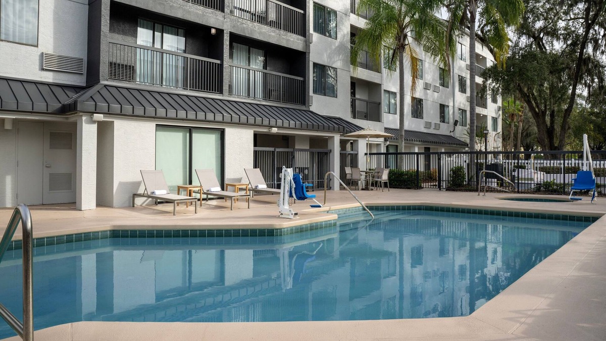 Orlando Hotel | Courtyard by Marriott Orlando East/UCF Area