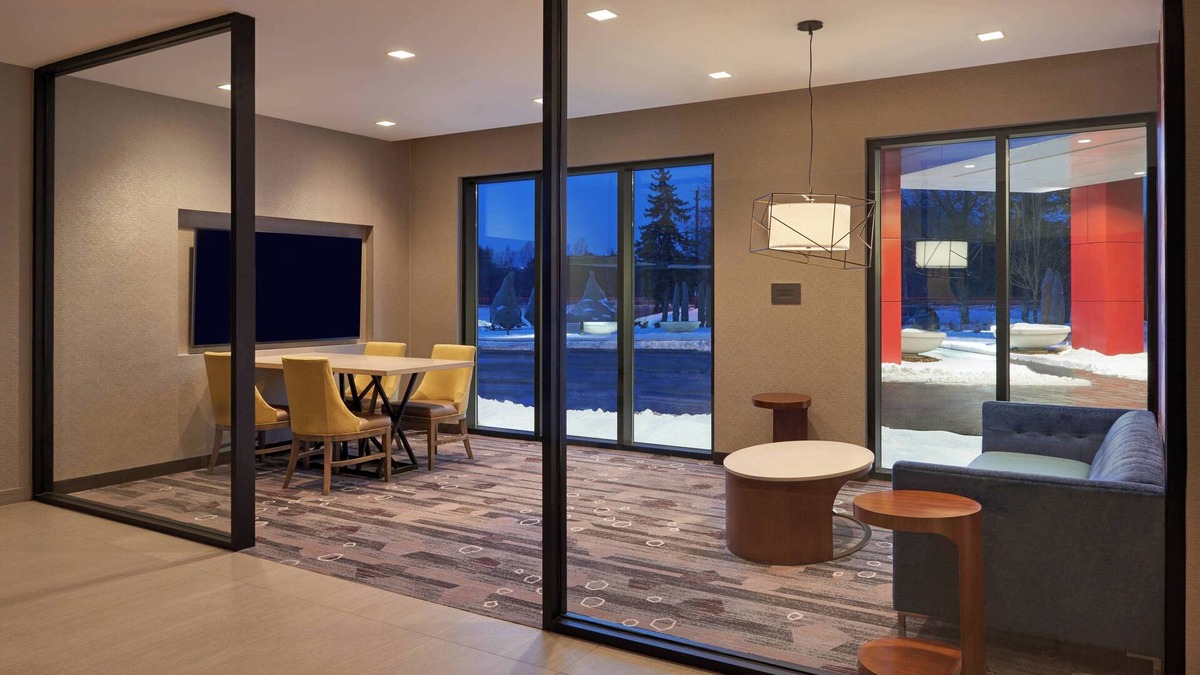 Durham Region Hotel | Courtyard by Marriott Oshawa