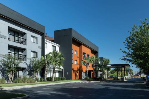 Ferry Pass Hotel | Courtyard by Marriott Pensacola