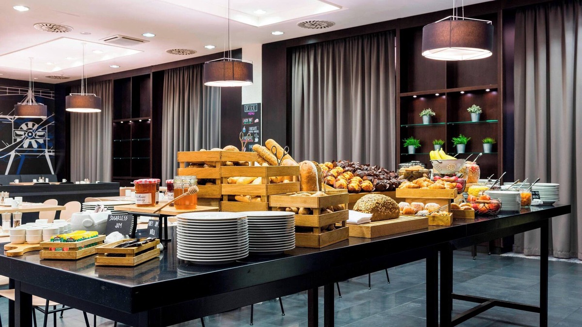 Prague 6 Hotel | Courtyard by Marriott Prague Airport