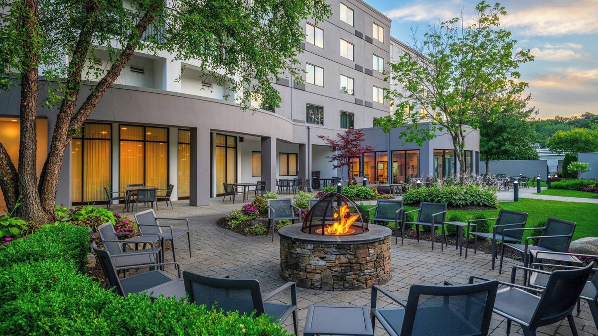 Albion Hotel | Courtyard by Marriott Providence Lincoln
