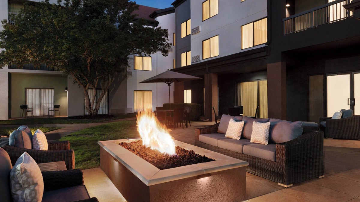 Tulsa Hotel | Courtyard by Marriott Tulsa Central