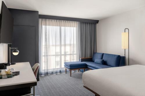 Waukesha Hotel | Courtyard by Marriott Milwaukee Brookfield at Poplar Creek