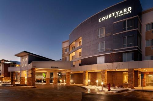 Town and Country Hotel | Courtyard by Marriott St. Louis West County
