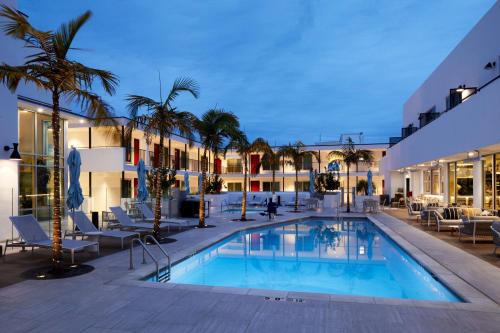 Oak Park Hotel | Courtyard by Marriott Santa Barbara Downtown