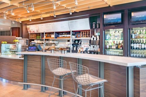 Downtown Hotel | Courtyard by Marriott Silver Spring Downtown