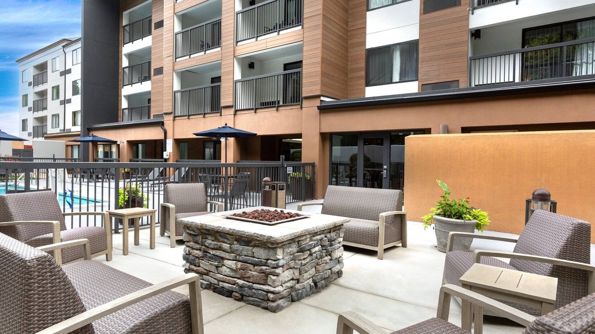 Winston - Salem Hotel | Courtyard by Marriott Winston-Salem Hanes Mall
