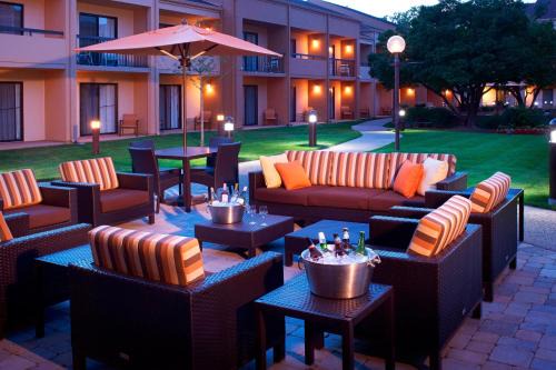 Arlington Heights Hotel | Courtyard Chicago Arlington Heights/South