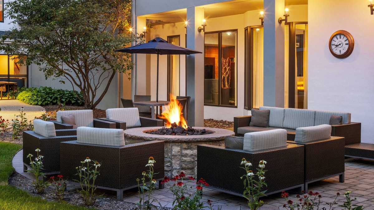 Waukegan Hotel | Courtyard Chicago Waukegan Gurnee
