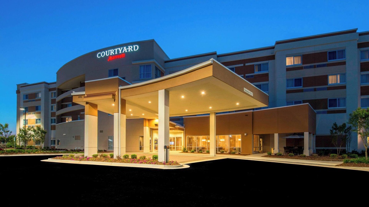 Columbus Hotel | Courtyard Columbus