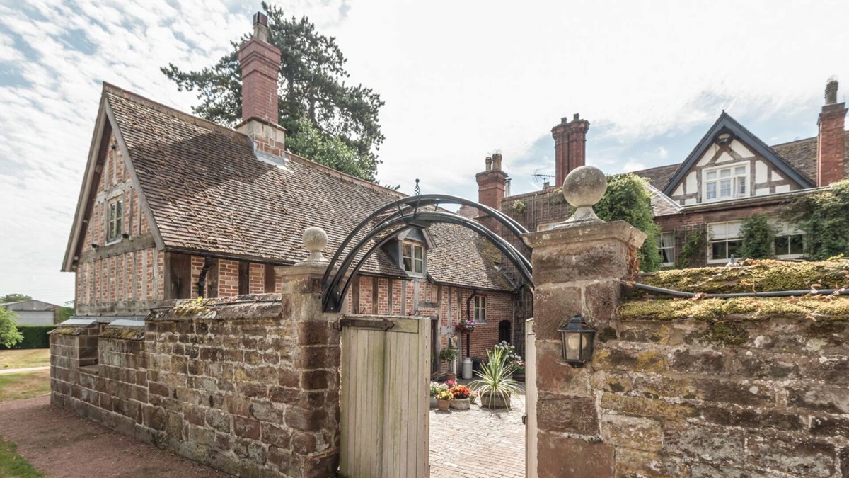 High Ercall Cottage | COURTYARD COTTAGE, family friendly, luxury holiday cottage in Meeson