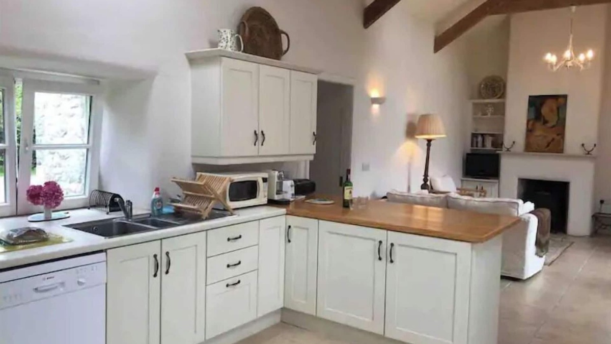 Pallaskenry House | Courtyard Cottage on working organic farm.