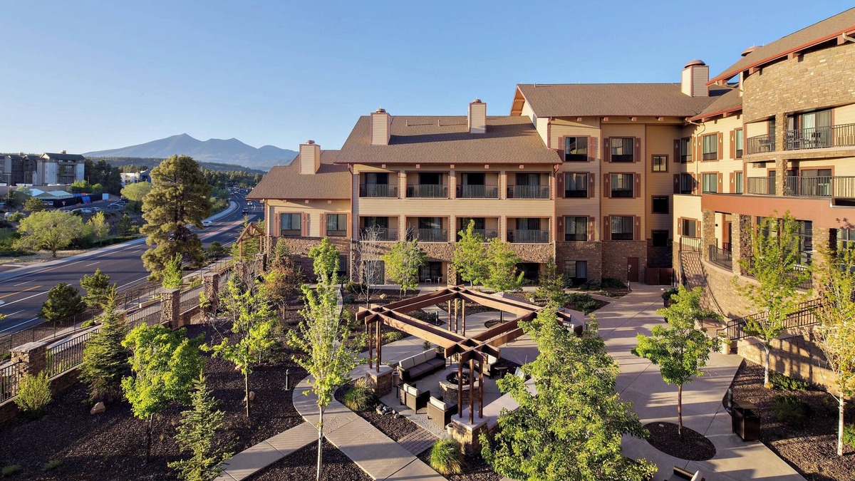 Woodlands Village Hotel | Courtyard Flagstaff