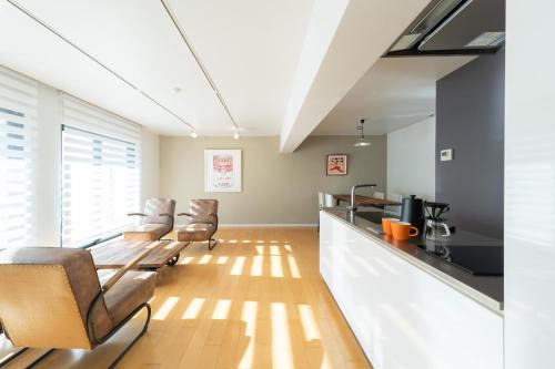 Nishiazabu Apartment | Courtyard HIROO
