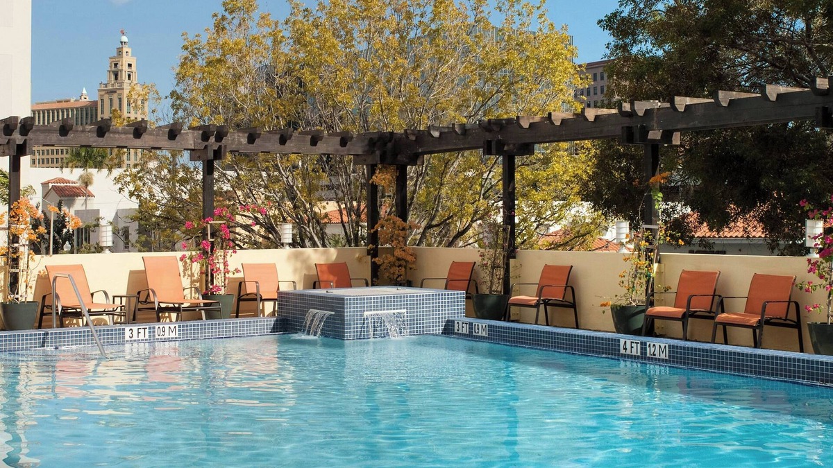 Coral Gables Section Hotel | Courtyard Miami in Coral Gables by Marriott
