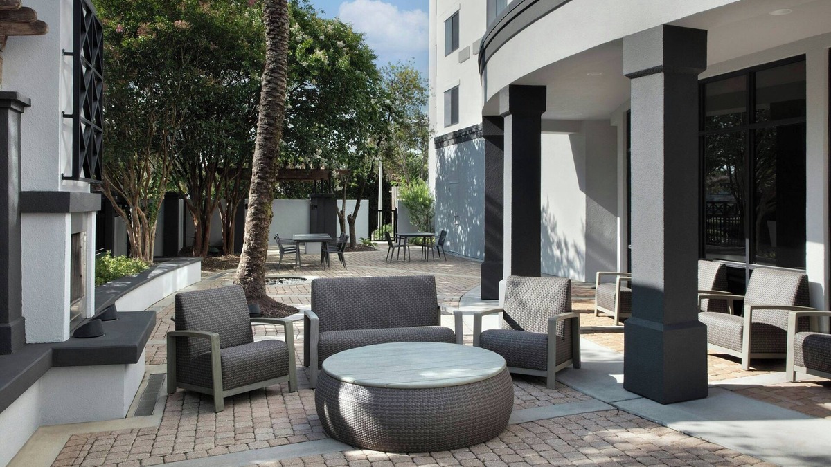 Southeast Pensacola Hotel | Courtyard Pensacola Downtown