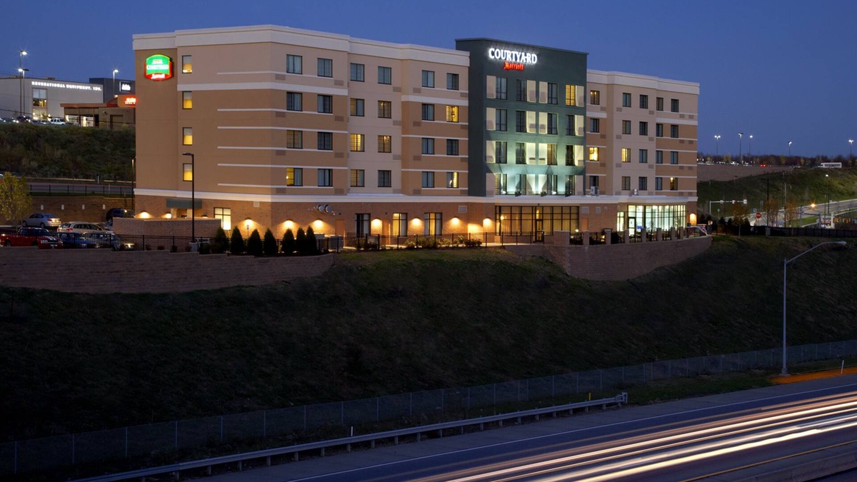 South Hills Hotel | Courtyard Pittsburgh Airport Settlers Ridge