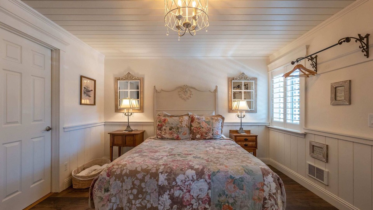 Bandon Condo | Courtyard Queen | Bandon Marina Inn