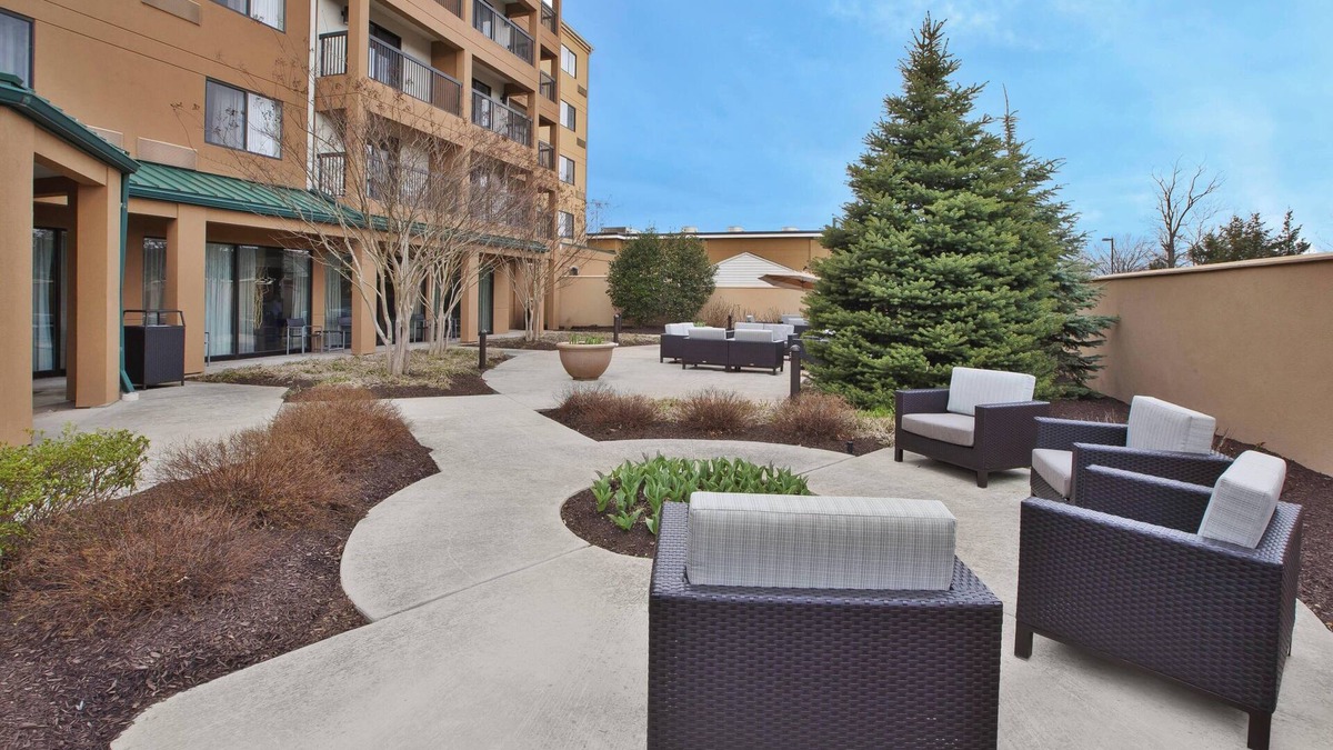 Somerset Hotel | Courtyard Somerset by Marriott