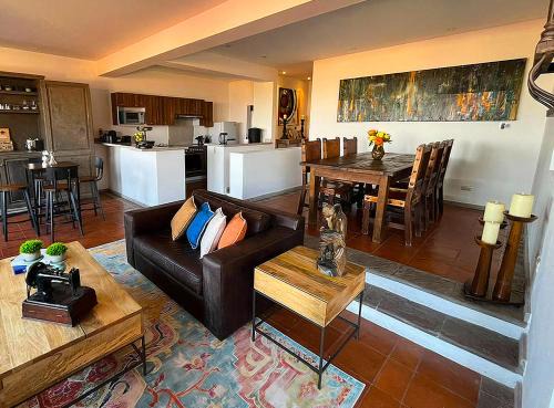 Zona Centro Apartment | Cousy Condo in the historic center of San Miguel de Allende, incredible view, pool, BBQ, 3 blocks from the main parish