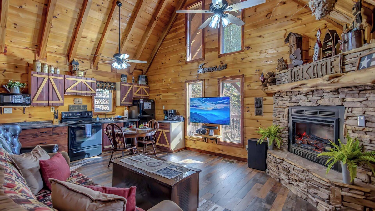 Wears Valley Cabin | Cove Creek Overlook - Newly Updated & Secluded!