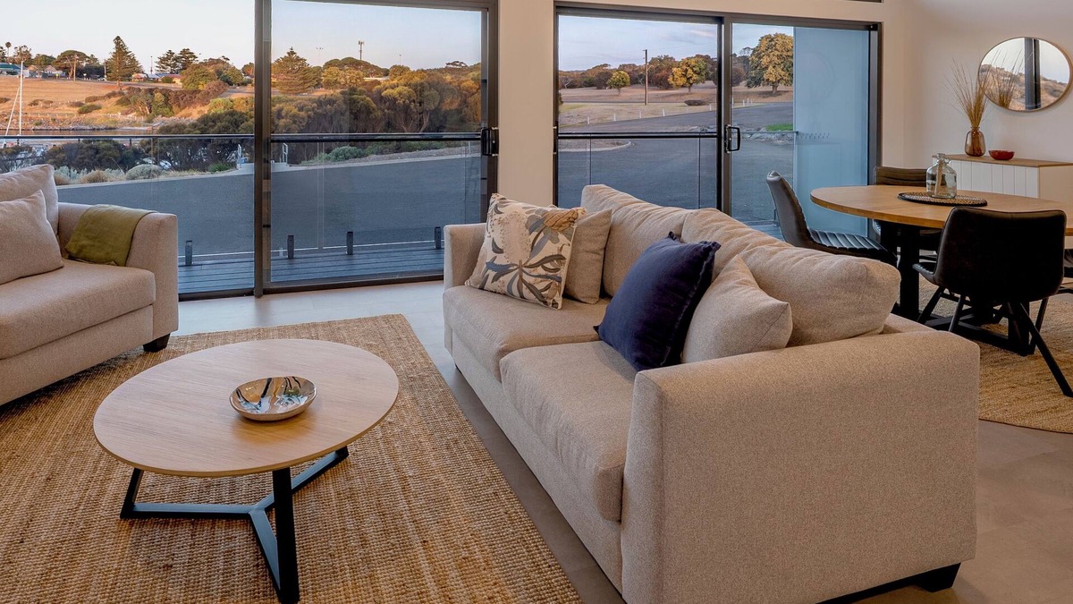 Penneshaw Apartment | Cove Landing Marina Apartment03 - The YC Lily May