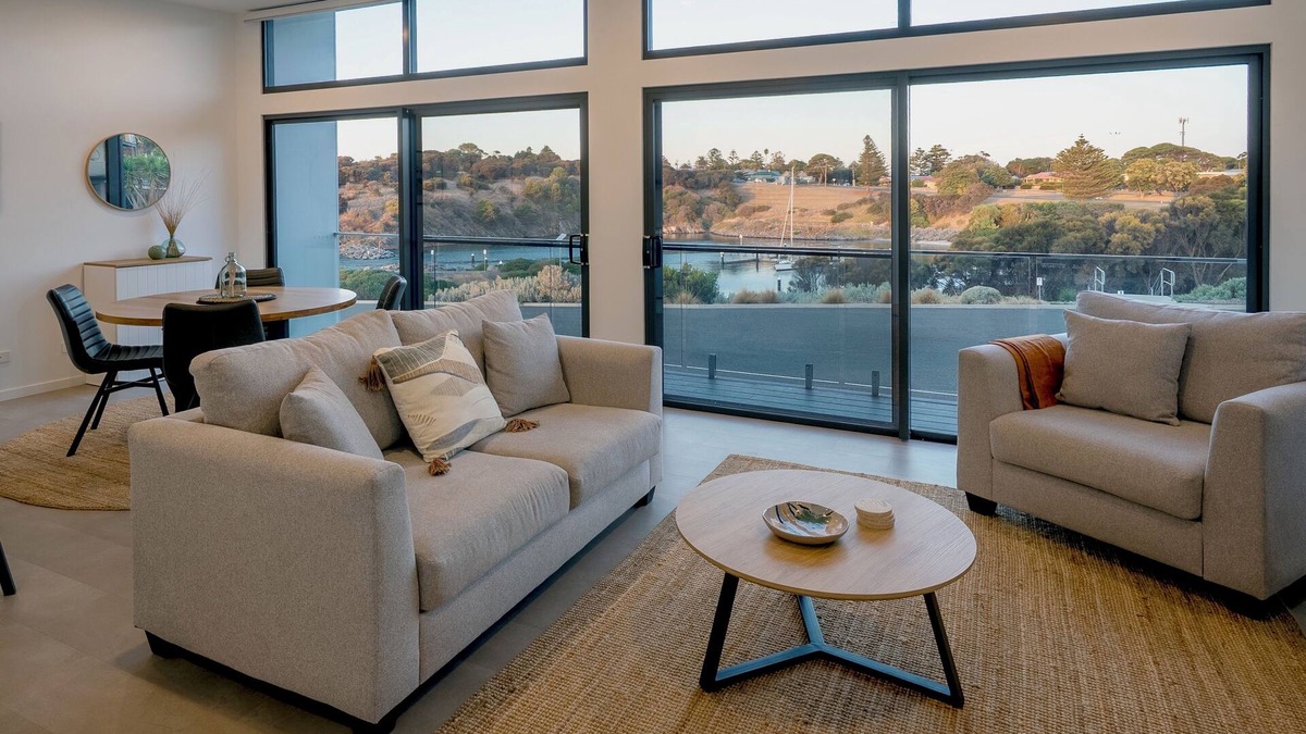 Penneshaw Apartment | Cove Landing Marina Apartment02 - The SS James Comrie