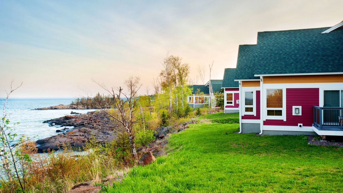 Beaver Bay Hotel | Cove Point Lodge