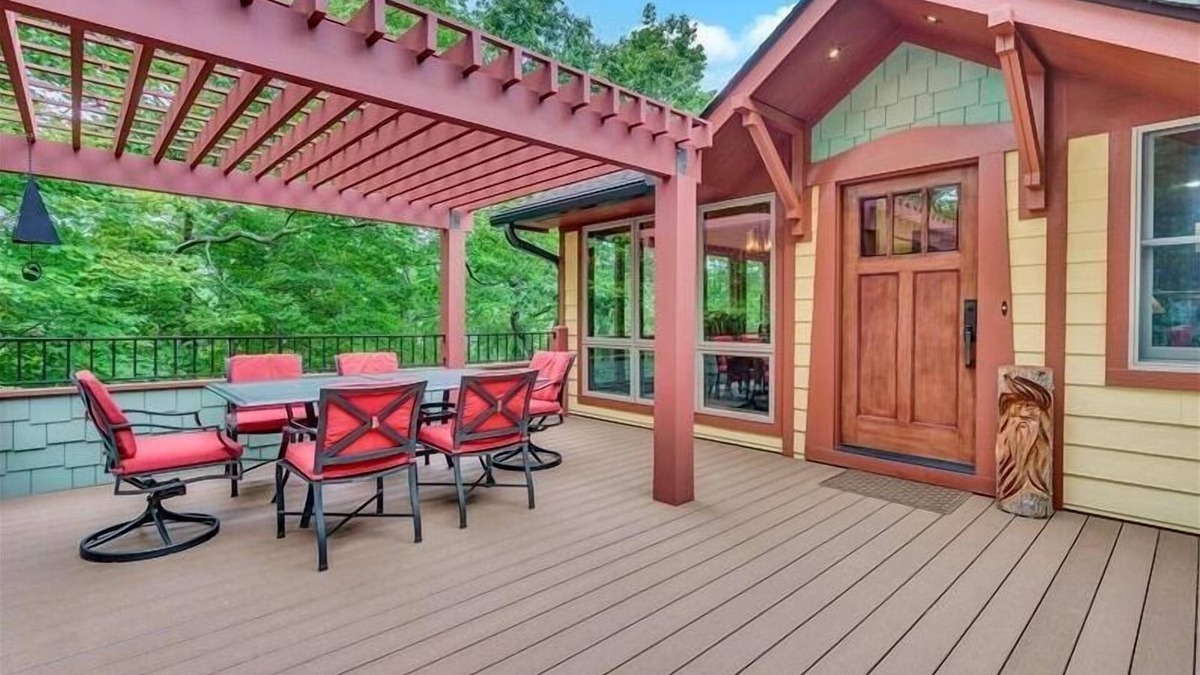 Huddleston House | Covered Boat Slip! Beautiful Craftsman Home w/Great Dock! Come Visit "Charlie's Treehouse"!