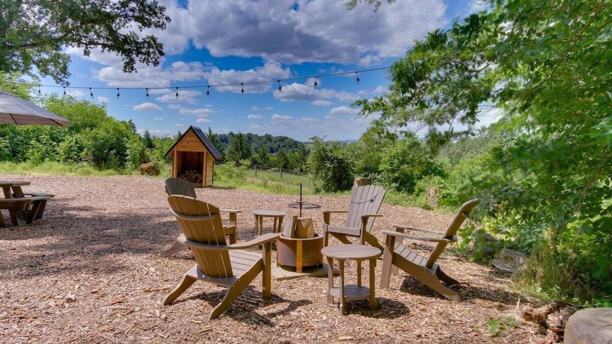 Strasburg RV Rental | Covered Wagon Camping with Valley View, Sleeps 4