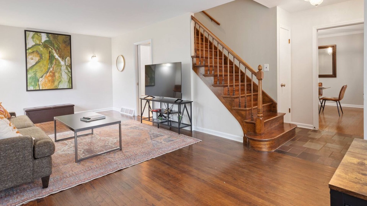 Lake Forest House | Coveted Location:Downtown Lake Forest 3/2.5 Duplex