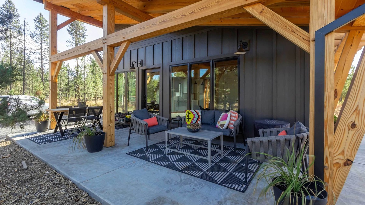 Sunriver House | COVI97 - Updated Backyard and Hot Tub