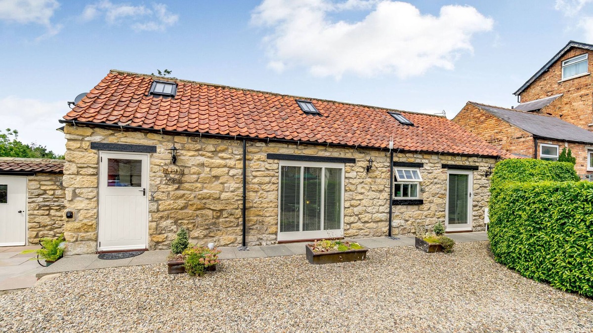 Snainton Apartment | COW BYRE COTTAGE, pet friendly, luxury holiday cottage in Snainton