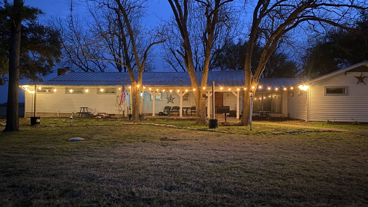 Calvert Other | Cow Creek Farmhouse w/Kitchenette spacious quit countryside