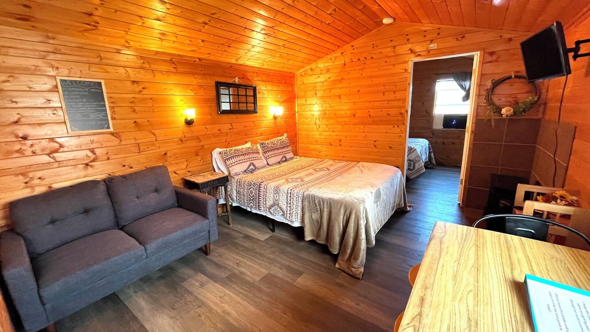 Chiloquin Cabin | Cowboy Cabin #1 on a working ranch, near Crater Lake with WiFi, AC