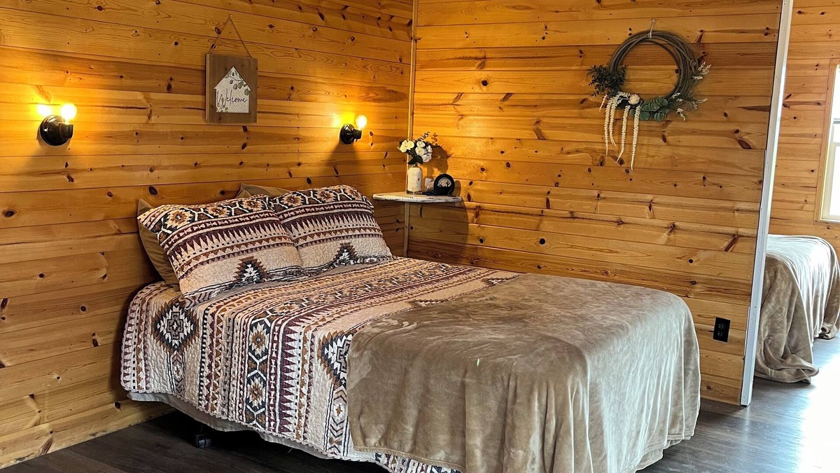 Chiloquin Cabin | Cowboy Cabin #2 on a working cattle ranch very close to Crater Lake