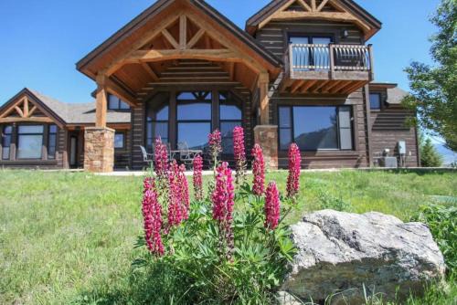 Pray House | Cowboy Lake Lodge