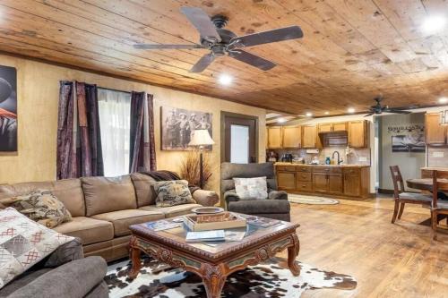 Fort Worth House | Cowboy Lodge