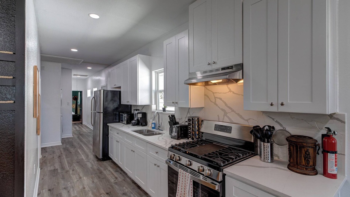 Northeast Houston House | Cowboy Ranch House – Stylish 3 BDR, Pet Friendly!
