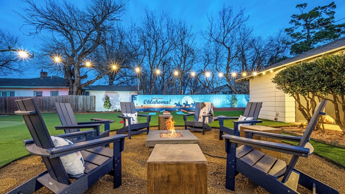 Central Oklahoma City House | COWBOY RETREAT, Heart of OKC By Dwntwn/OSU/OU&PLAZA, Minigolf, Firepit, Foosball