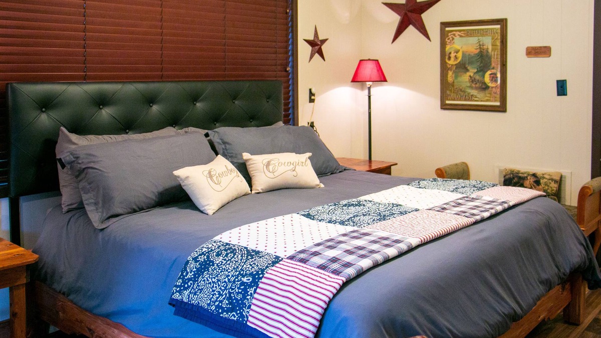 Hot Springs House | Cowboy Suite at Panther Valley Ranch