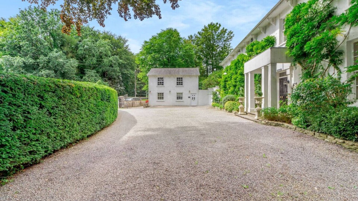 Cowbridge House | Cowbridge Cottage with shared swimming pool