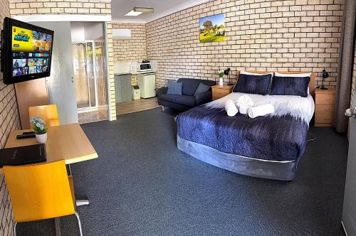 Cowra Hotel | Cowra Crest Motel