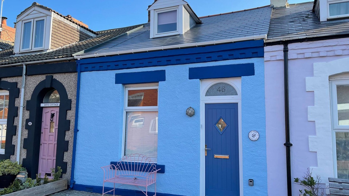 Cullercoats Cottage | COWRIE COTTAGE, pet friendly, with open fire in Cullercoats