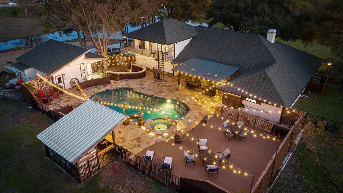 Fort Worth House | Cowtown Casa: A Place to Hang Your Hat