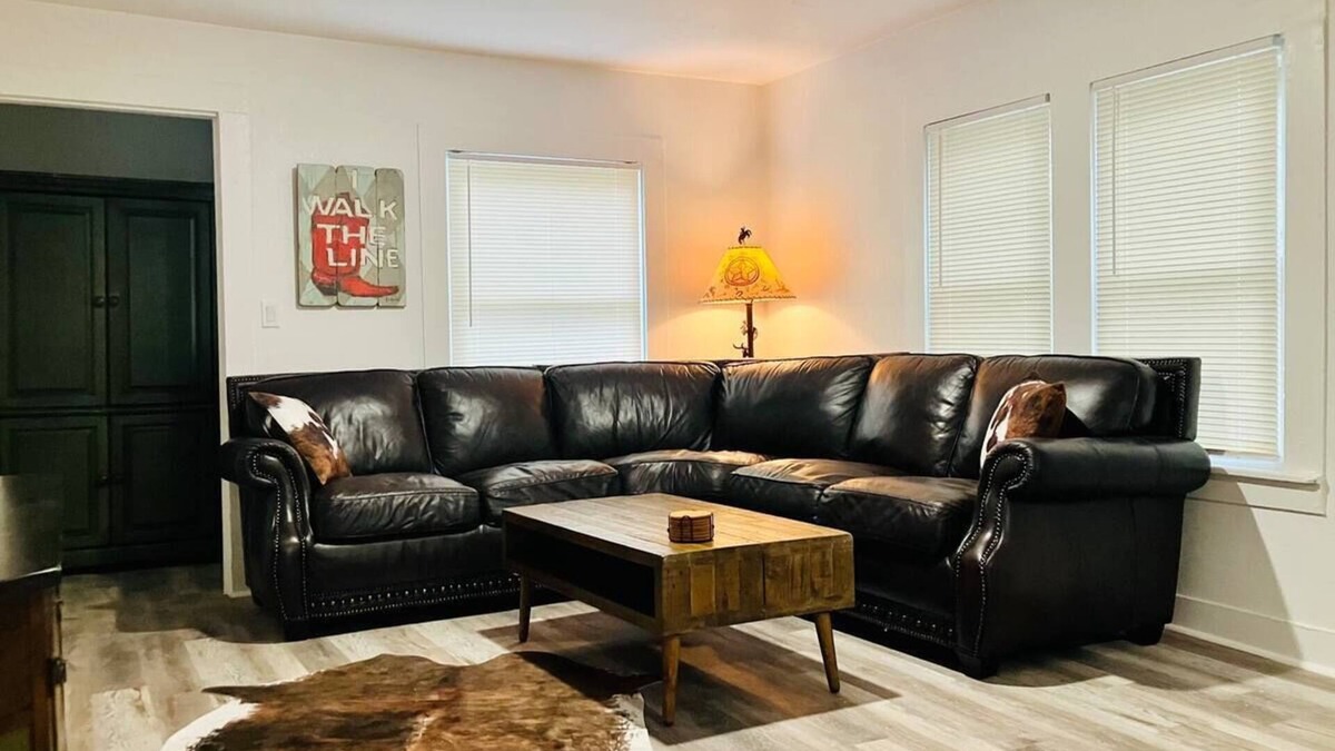 Fort Worth House | Cowtown Cottage - Stockyards
